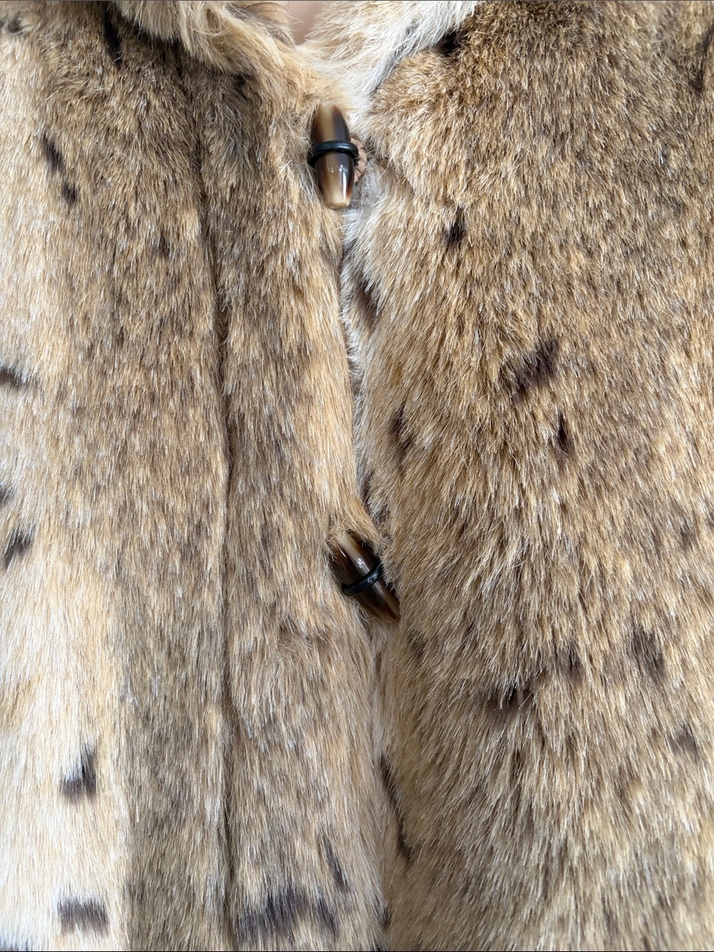 Old money luxury Faux Fur Hooded Coat in Spotted Tan reversible - Picture 3 of 7